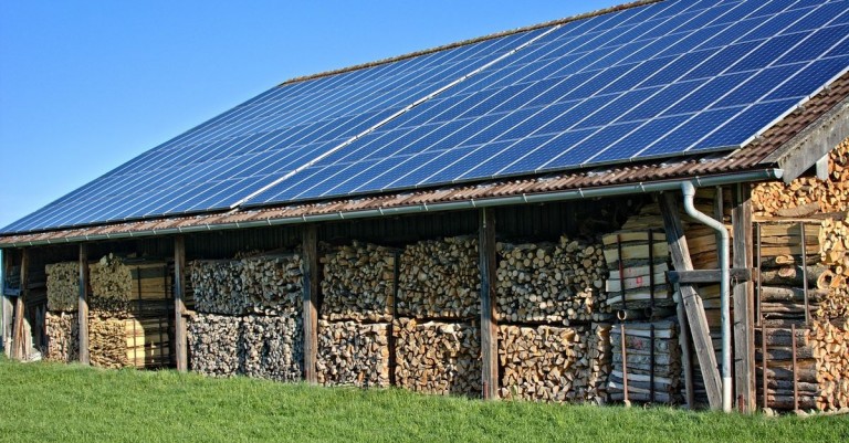 Infostände. Grüne informieren zum Thema Energie.